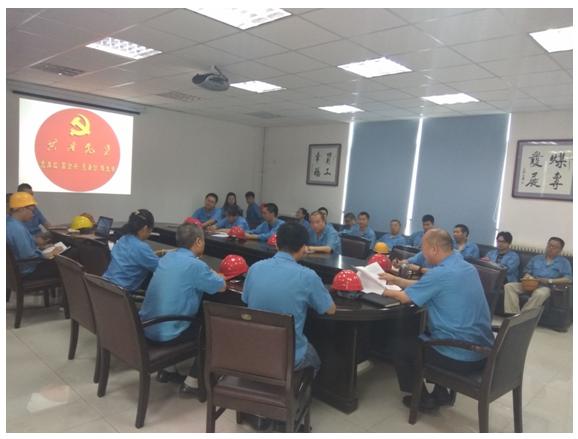 煤專公司舉行全體黨員安全帽貼黨徽儀式